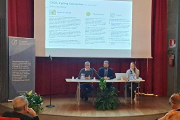 Politici al tavolo di presentazione del progetto